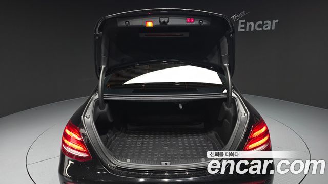 Mercedes-Benz E-Class E220d 4MATIC Avantgarde