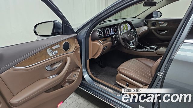Mercedes-Benz E-Class E300 Exclusive