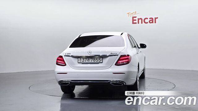 Mercedes-Benz E-Class E300 4MATIC Exclusive