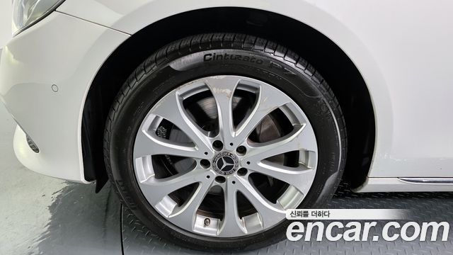 Mercedes-Benz E-Class E300 4MATIC Exclusive