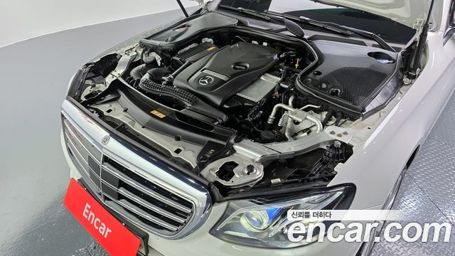 Mercedes-Benz E-Class E300 4MATIC Exclusive