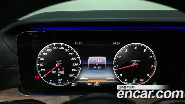 Mercedes-Benz E-Class E300 4MATIC Exclusive