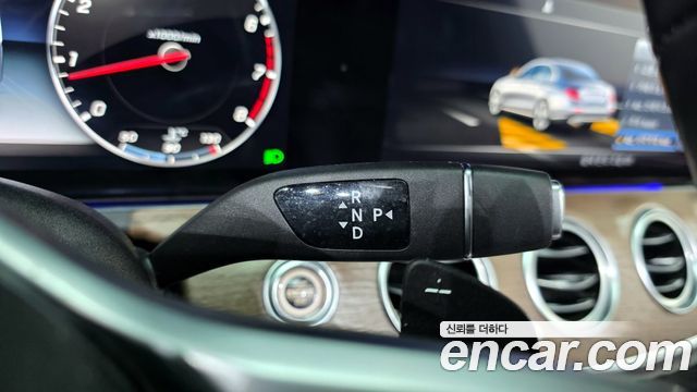 Mercedes-Benz E-Class E300 4MATIC Exclusive