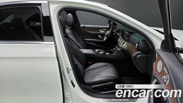 Mercedes-Benz E-Class E300 4MATIC Exclusive