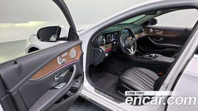 Mercedes-Benz E-Class E300 4MATIC Exclusive