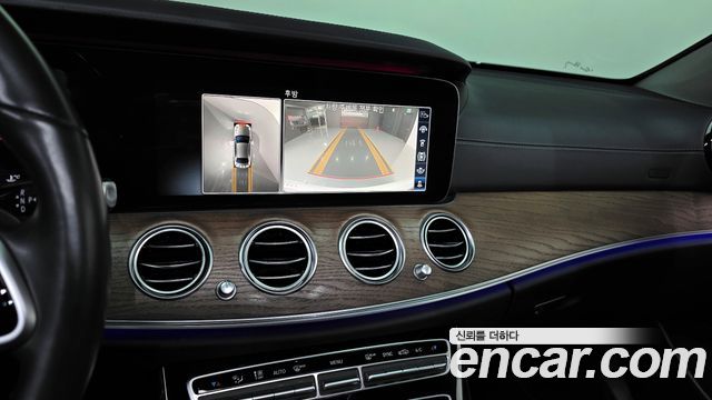 Mercedes-Benz E-Class E300 4MATIC Exclusive