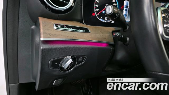Mercedes-Benz E-Class E300 4MATIC Exclusive