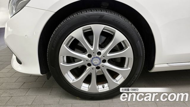 Mercedes-Benz E-Class E220d Exclusive