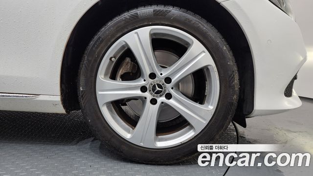 Mercedes-Benz E-Class E220d 4MATIC Avantgarde