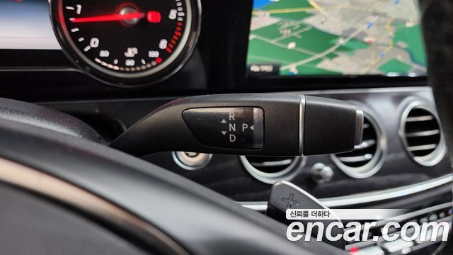 Mercedes-Benz E-Class E220d 4MATIC Avantgarde