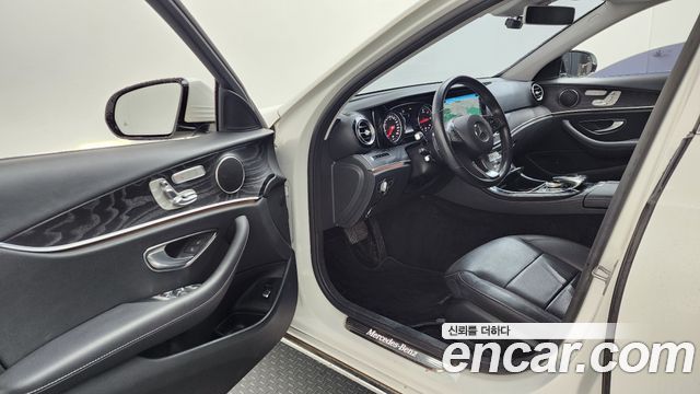 Mercedes-Benz E-Class E220d 4MATIC Avantgarde