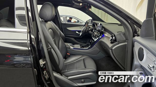 Mercedes-Benz GLC-Class GLC300e 4MATIC