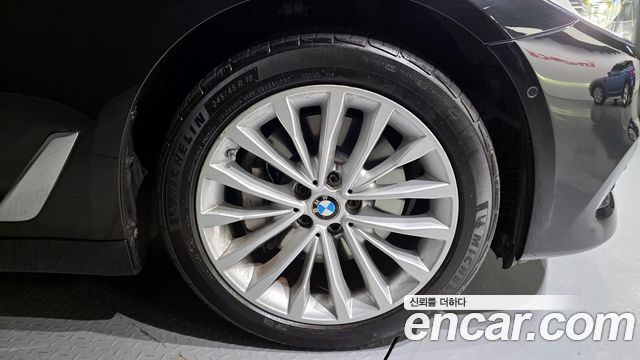 BMW 5-Series 530i xDrive Luxury Plus