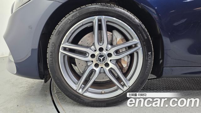 Mercedes-Benz E-Class E300 4MATIC AMG Line