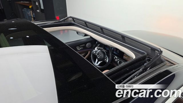 Mercedes-Benz E-Class E300 4MATIC AMG Line