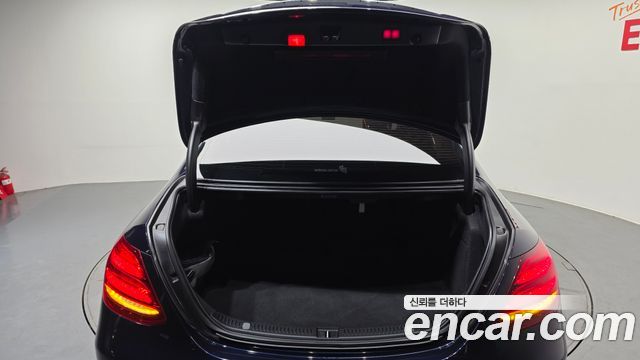 Mercedes-Benz E-Class E300 4MATIC AMG Line