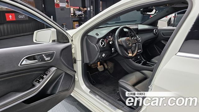 Mercedes-Benz A-Class A200