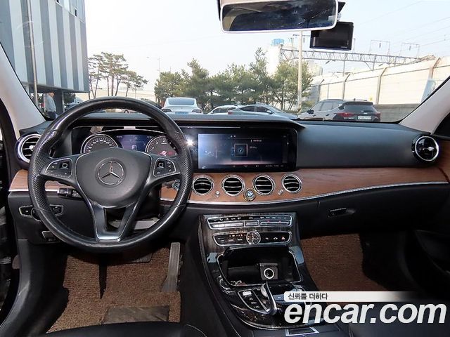 Mercedes-Benz E-Class E300 Exclusive