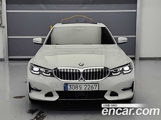 BMW 3-Series 320i Luxury