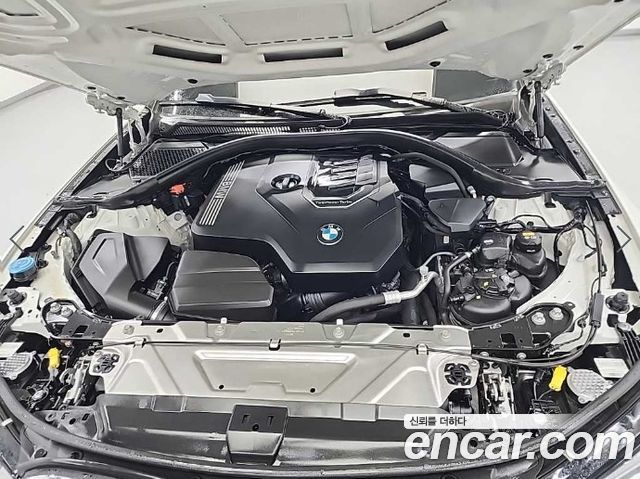 BMW 3-Series 320i Luxury