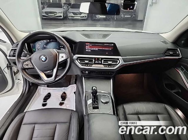 BMW 3-Series 320i Luxury