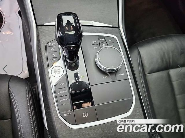 BMW 3-Series 320i Luxury
