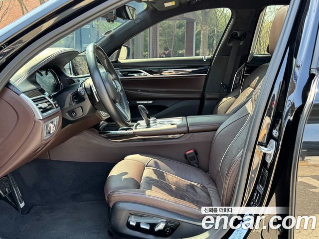 BMW 7-Series M760Li xDrive