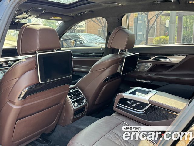 BMW 7-Series M760Li xDrive
