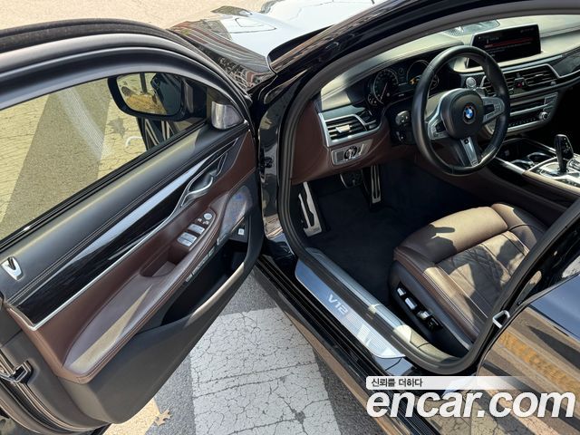BMW 7-Series M760Li xDrive