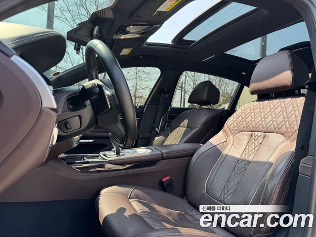 BMW 7-Series M760Li xDrive