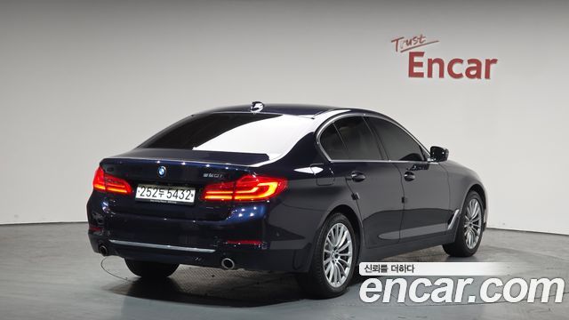 BMW 5-Series 520i Luxury