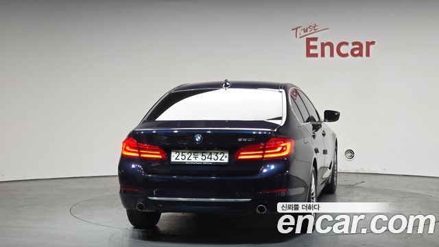 BMW 5-Series 520i Luxury