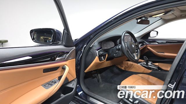 BMW 5-Series 520i Luxury