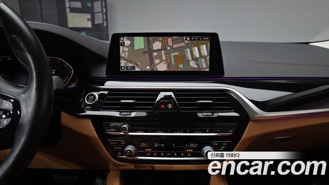 BMW 5-Series 520i Luxury