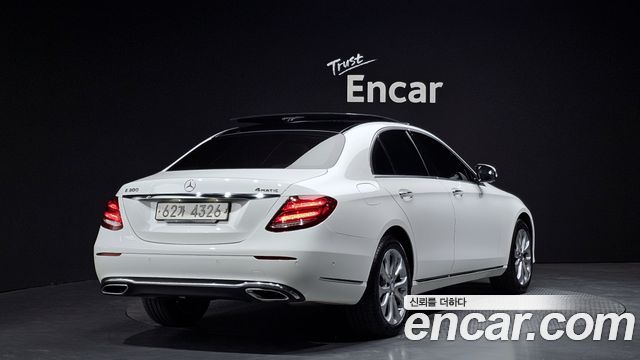 Mercedes-Benz E-Class E300 4MATIC Exclusive