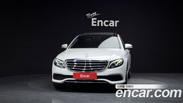 Mercedes-Benz E-Class E300 4MATIC Exclusive
