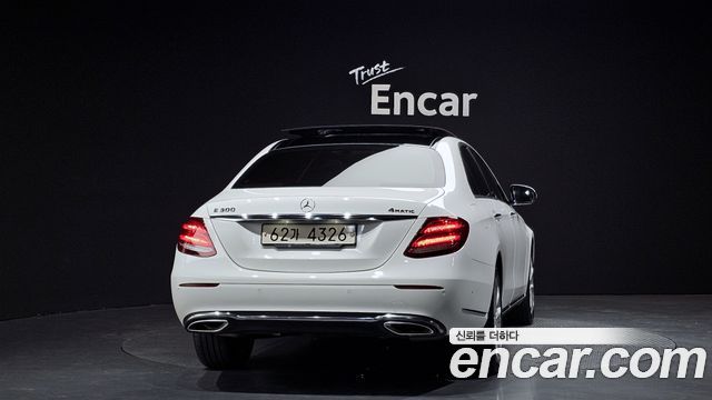 Mercedes-Benz E-Class E300 4MATIC Exclusive