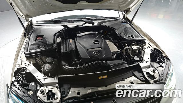 Mercedes-Benz E-Class E300 4MATIC Exclusive