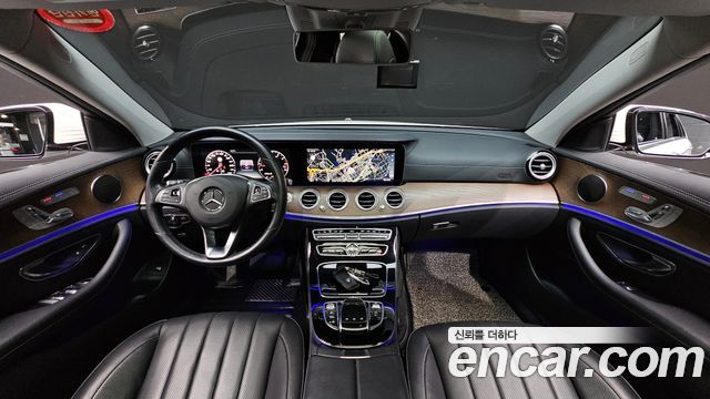 Mercedes-Benz E-Class E300 4MATIC Exclusive