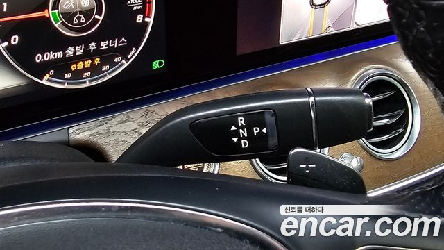 Mercedes-Benz E-Class E300 4MATIC Exclusive