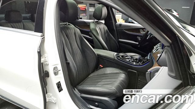 Mercedes-Benz E-Class E300 4MATIC Exclusive