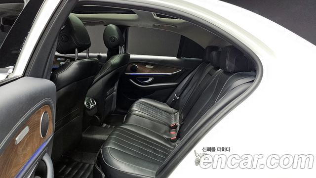 Mercedes-Benz E-Class E300 4MATIC Exclusive