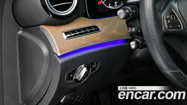 Mercedes-Benz E-Class E300 4MATIC Exclusive