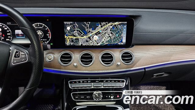 Mercedes-Benz E-Class E300 4MATIC Exclusive