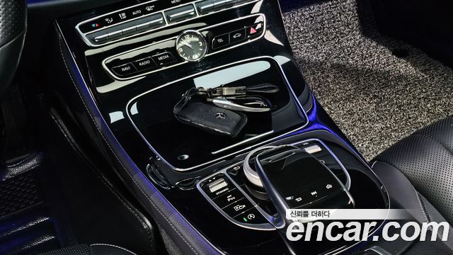 Mercedes-Benz E-Class E300 4MATIC Exclusive