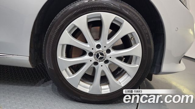 Mercedes-Benz E-Class E300 4MATIC Exclusive