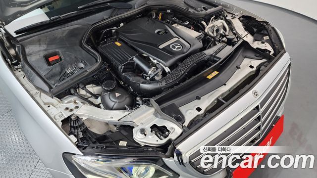 Mercedes-Benz E-Class E300 4MATIC Exclusive