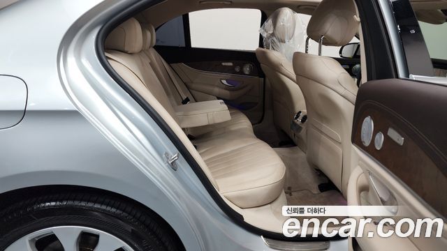 Mercedes-Benz E-Class E300 4MATIC Exclusive