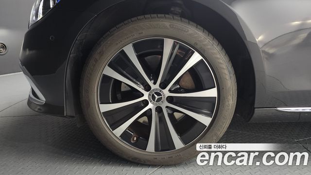 Mercedes-Benz E-Class E300e 4MATIC Exclusive
