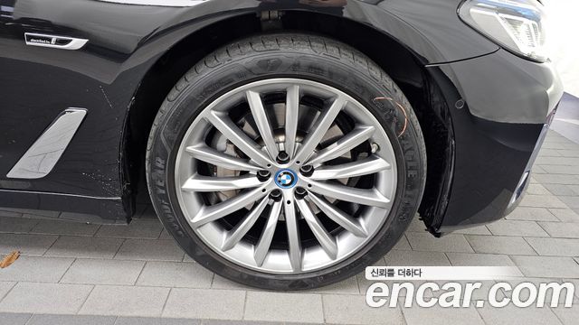 BMW 5-Series 530e Luxury